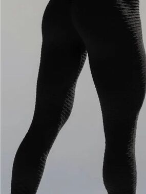 Canon Black Textured High-Waist Leggings